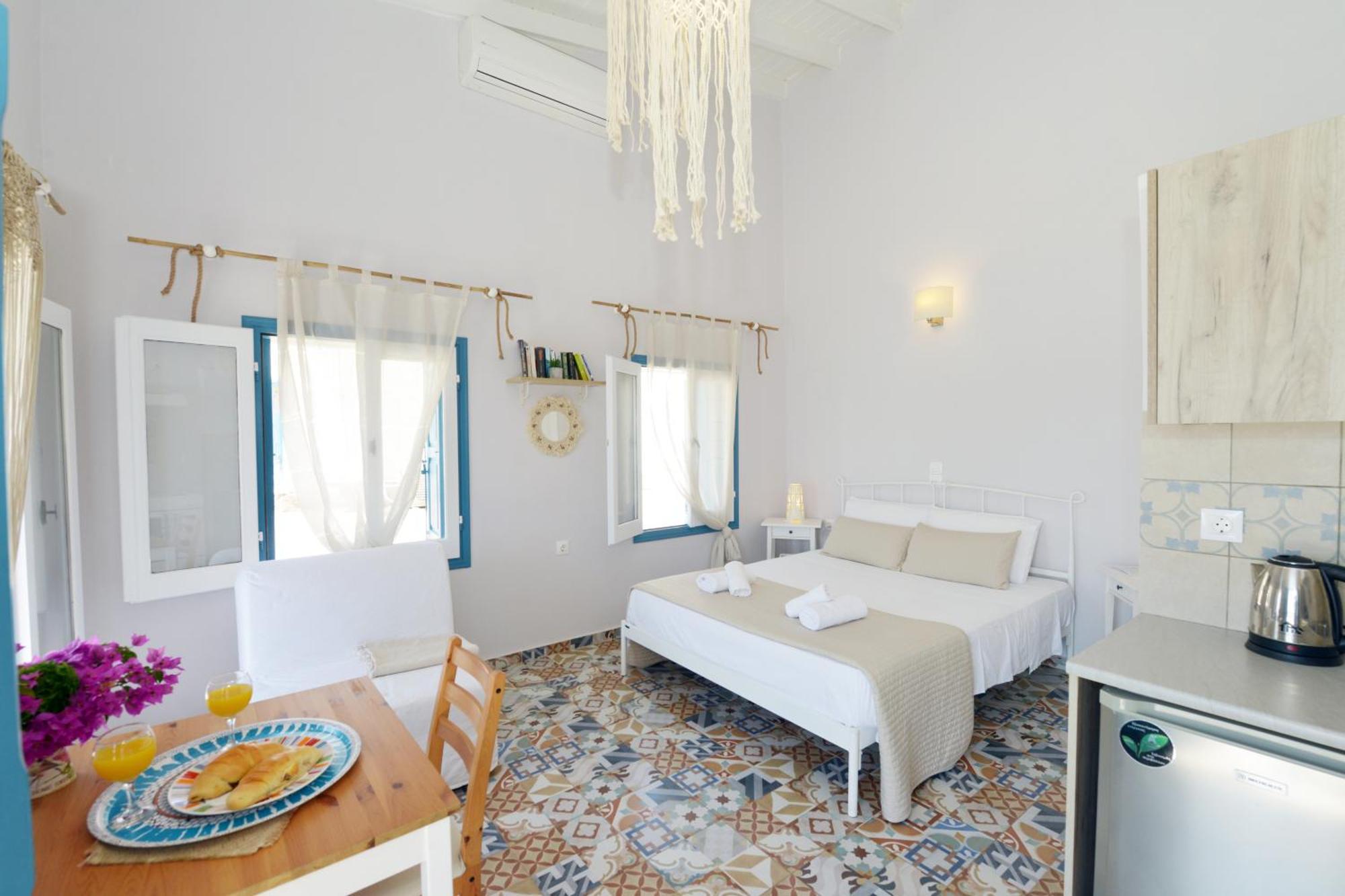 Spitakia Apartment Chalki Town ภายนอก รูปภาพ